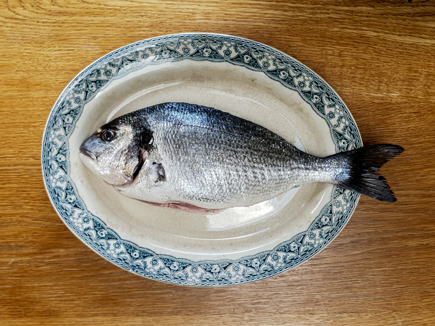 Vin rouge avec poisson, l’accord improbable